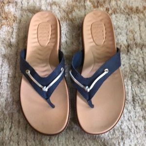 Woman’s Sperry Plushable sandals, navy with silver accent, size 8